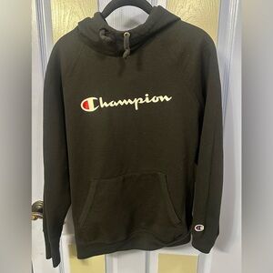 Suéter champion para jovencitos.   Hecho en Honduras.  No textos, no email